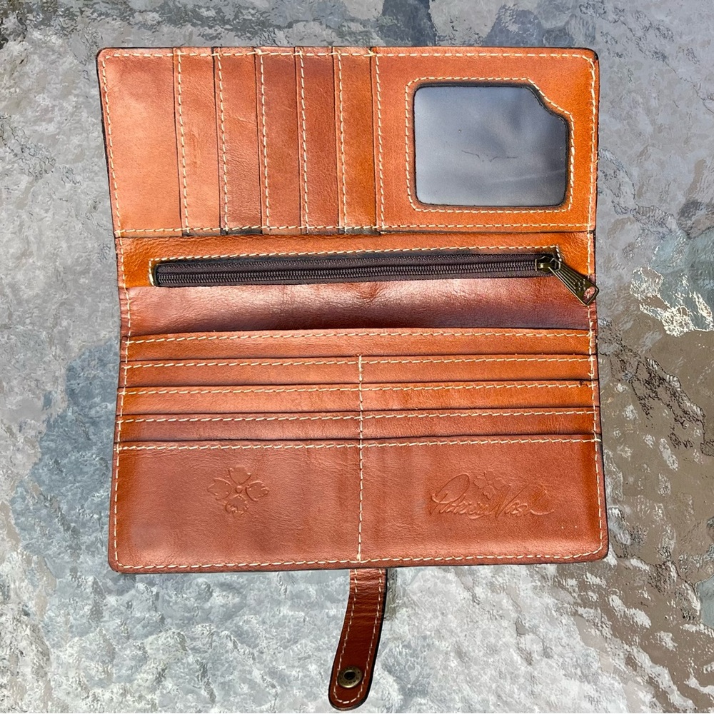 Patricia Nash Tan Leather Clutch with Brass Accents - Picture 4 of 8
